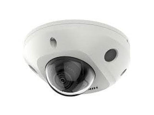 Witte Hikvision AcuSense WiFi dome beveiligingscamera met 4MP lens en vandalismebestendige behuizing.