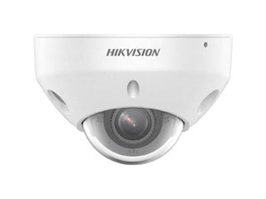 Witte Hikvision 8MP ColorVu mini dome camera met 2.8mm lens en actieve afschrikkingsfunctie.