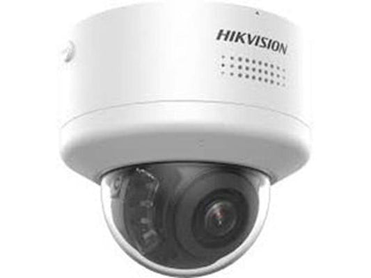 Witte Hikvision AcuSense dome beveiligingscamera met varifocale lens en stroboscoop voor actieve afschrikking.