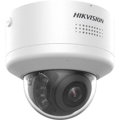Witte Hikvision 4K ColorVu mini dome beveiligingscamera met gemotoriseerde PTZ-lens en robuuste behuizing.