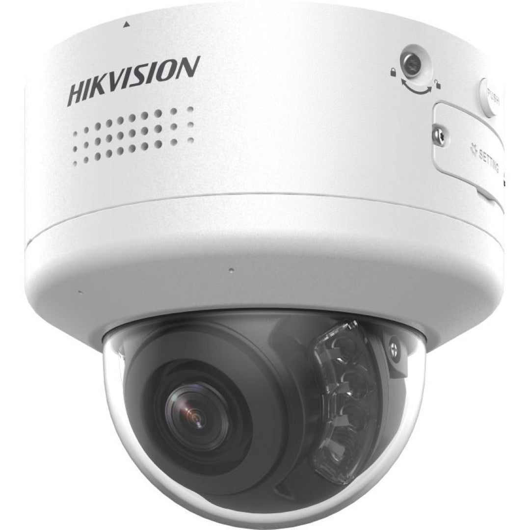 Witte Hikvision 8MP ColorVu PTZ mini dome camera met varifocale lens en robuuste behuizing voor buitenbeveiliging.