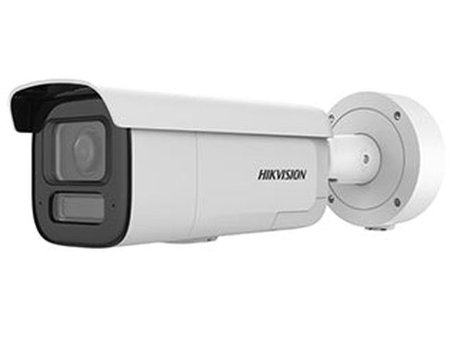 Witte Hikvision AcuSense bullet camera met 2.8mm lens, Smart Hybrid Light en robuuste metalen behuizing.
