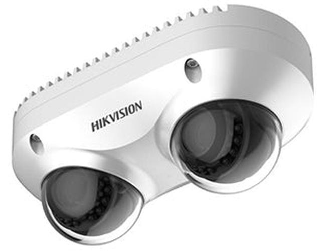 Witte Hikvision DS-2CD6D42G2-IS dual-lens beveiligingscamera met twee koepelvormige lenzen in een compacte behuizing.