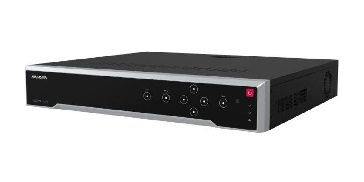 Zwarte Hikvision 32-kanaals Ultra NVR met zilveren rand, bedieningsknoppen en rode aan-uitknop.