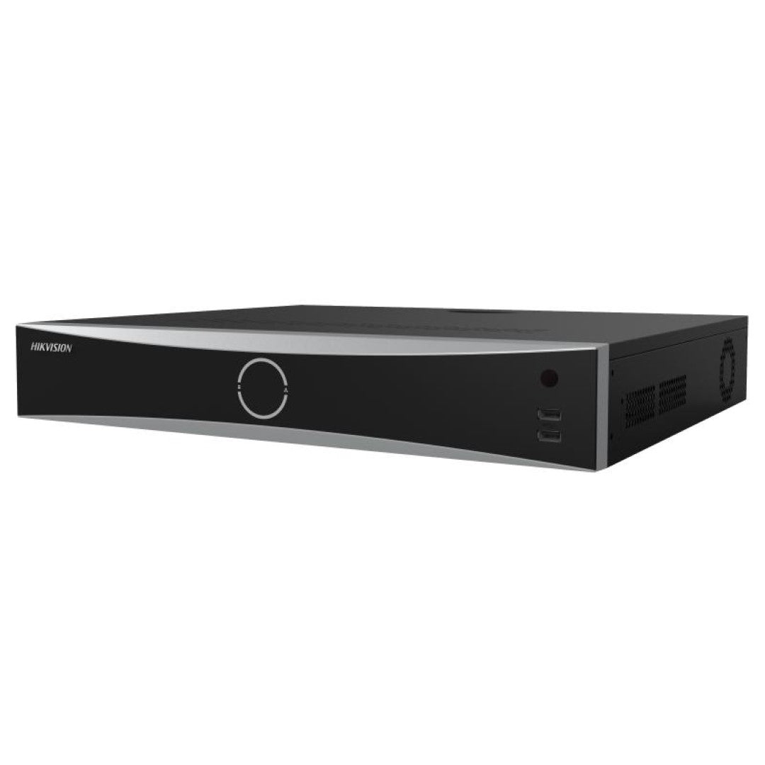 Zwarte Hikvision 32-kanaals AcuSense NVR met zilveren voorpaneel en USB-poorten.