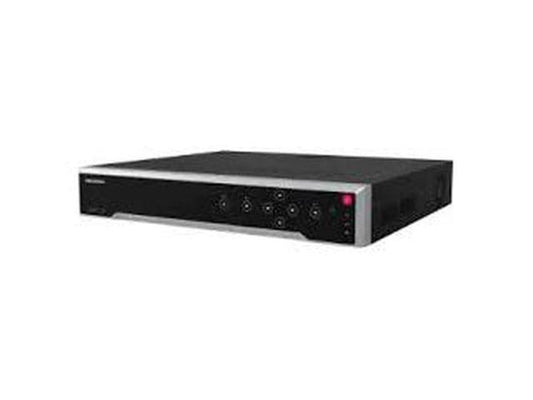 Zwarte Hikvision DS-7764NI-M4 64-kanaals Ultra NVR met bedieningsknoppen en strak metalen design.