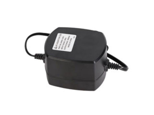 Zwarte Hikvision HKKD-13002 stroomadapter 24V/5A met compacte behuizing en aangesloten kabels.