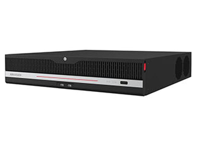 Zwarte Hikvision iDS-9632NXI-P8 32-kanaals enterprise NVR met strak metalen design en ventilatieroosters.