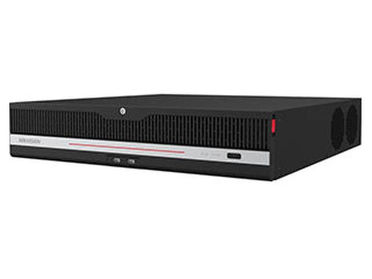 Zwarte Hikvision iDS-9632NXI-P8 32-kanaals enterprise NVR met strak metalen design en ventilatieroosters.