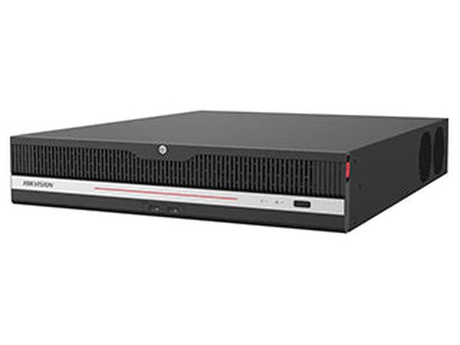 Zwarte Hikvision iDS-9664NXI-P8 64-kanaals enterprise NVR met strak metalen design en ventilatierooster aan de voorzijde.