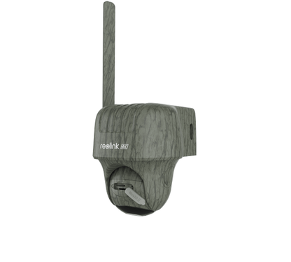 Reolink G450 4K wildlife camera met camouflagepatroon, antenne en zichtbare microSD-kaartsleuf op een witte achtergrond.