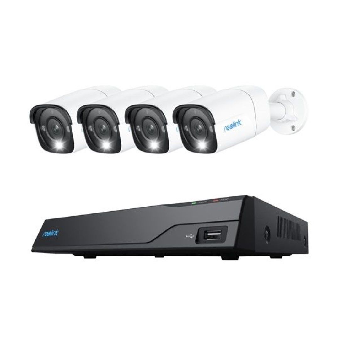 Reolink 8-kanaals NVR met vier witte 12MP PoE bullet camera's voorzien van ingebouwde spotlights.
