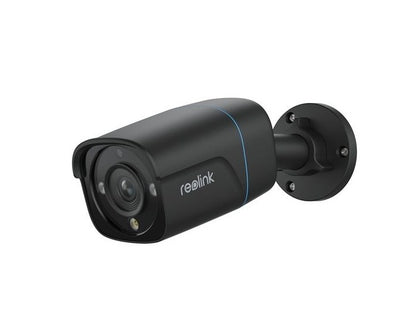 Zwarte Reolink P330 8MP PoE bullet beveiligingscamera met spotlight voor buiten.