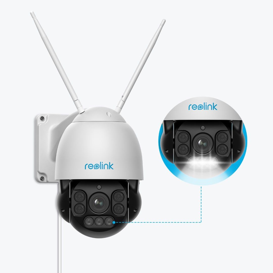 Witte Reolink RLC-523WA WiFi PTZ-beveiligingscamera met 4x optische zoom, spotlight en dubbele antennes.