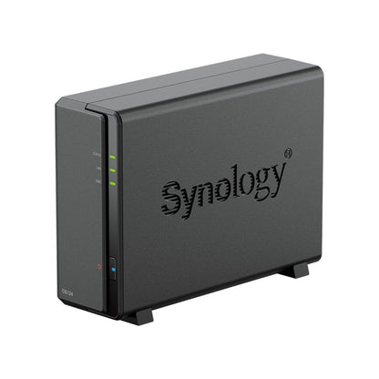 Zwarte Synology DiskStation DS124 1-bay NAS met statuslampjes en logo in een compacte behuizing.