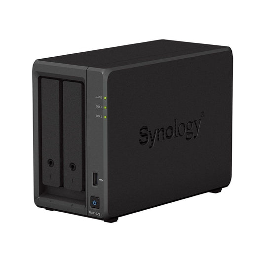 Zwarte Synology DVA1622 2-bay AI NVR met twee schijfsloten, statuslampjes en USB-poort aan de voorzijde.