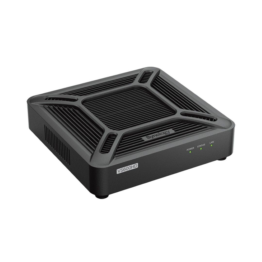 Zwarte, compacte Synology VS600HD bewakingsclient met ventilatieroosters en statuslampjes voor Surveillance Station.